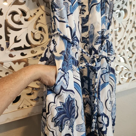 TORI RICHARD DRESS BUTTON DOWN BRAIDED BELT SHORT SLEEVES FLORAL NWOT SIZE SMALL - Picture 4 of 15